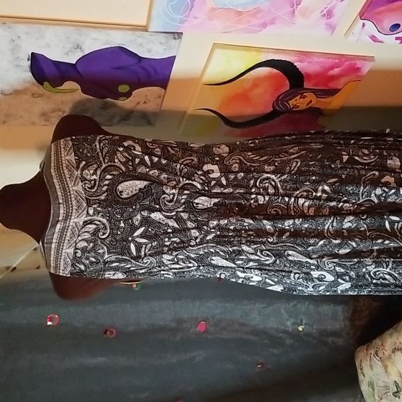 Black and White Patterned Dress - Picture 5 of 8